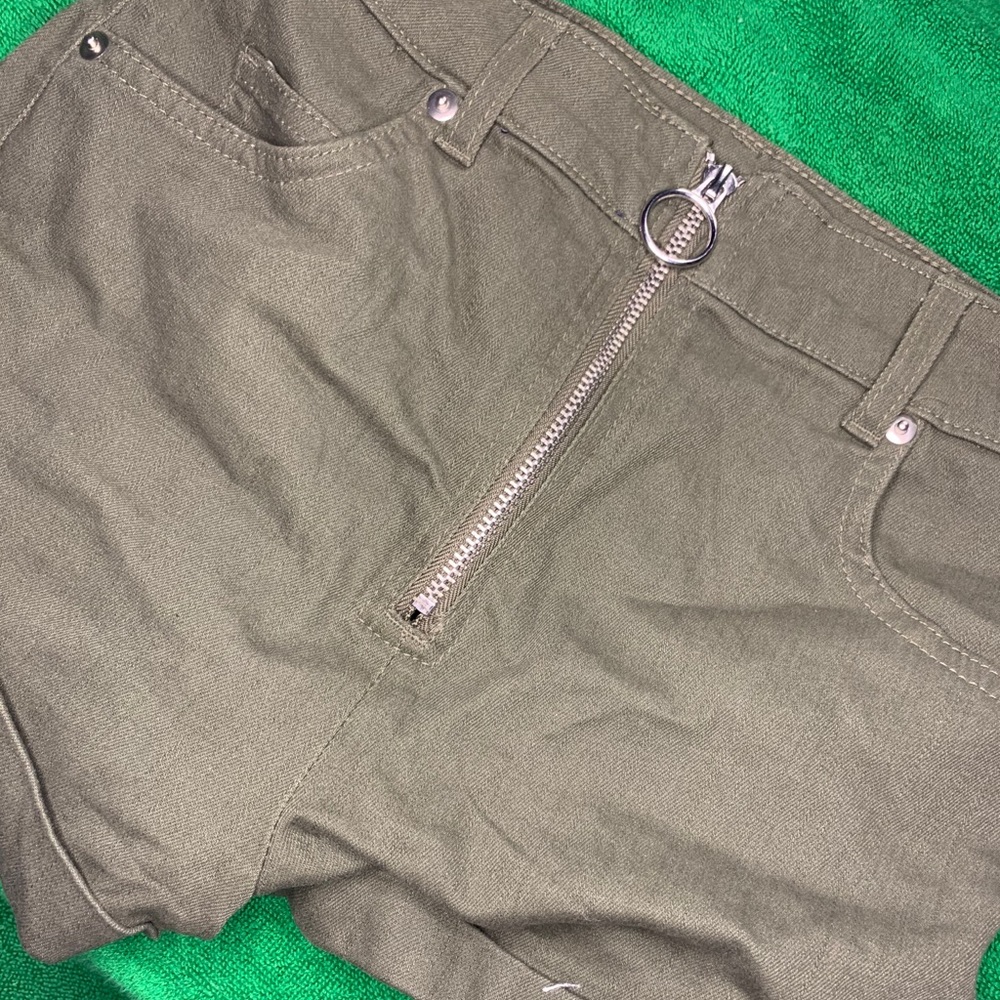 High waisted Green shorts! Forever 21 shorts!